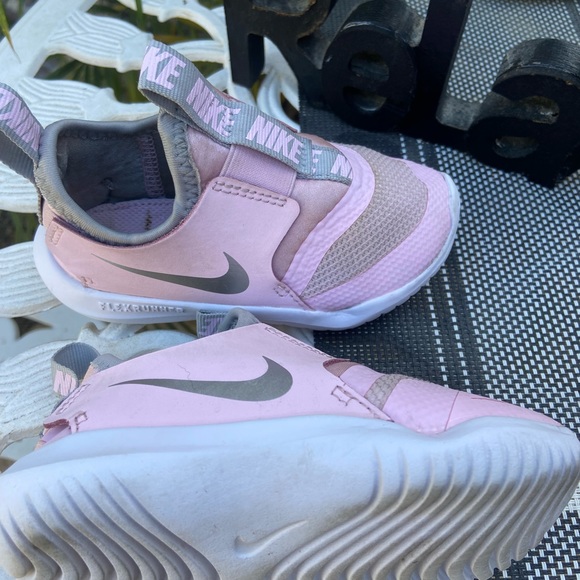 Nike Flex Runner 7C Pink Foam/Metallic Silver Sneakers. Gently used toddler - Picture 3 of 7